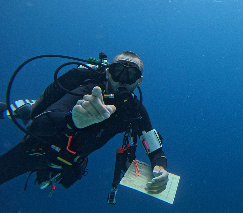 Martijn in the water teaching